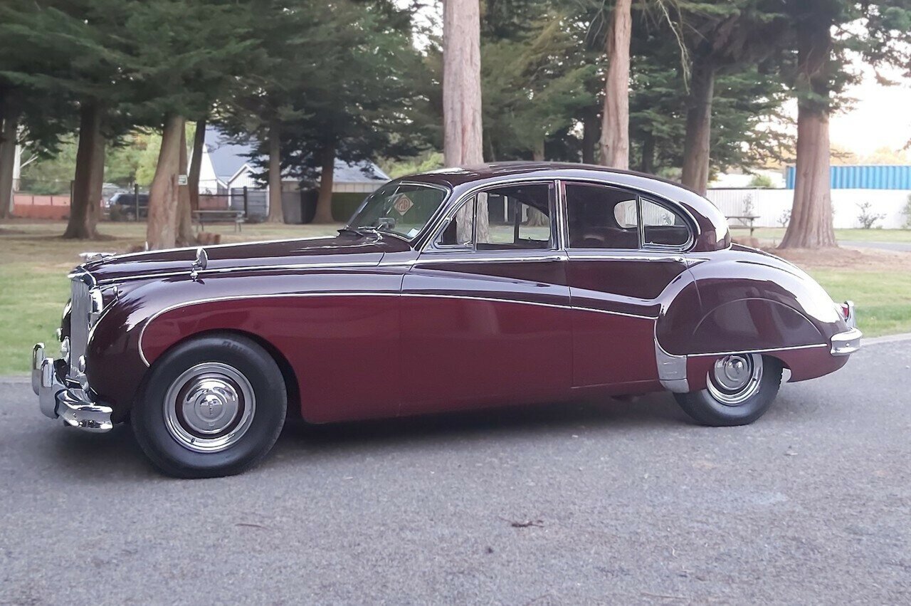 1958 JAGUAR MARK VIII SEDAN