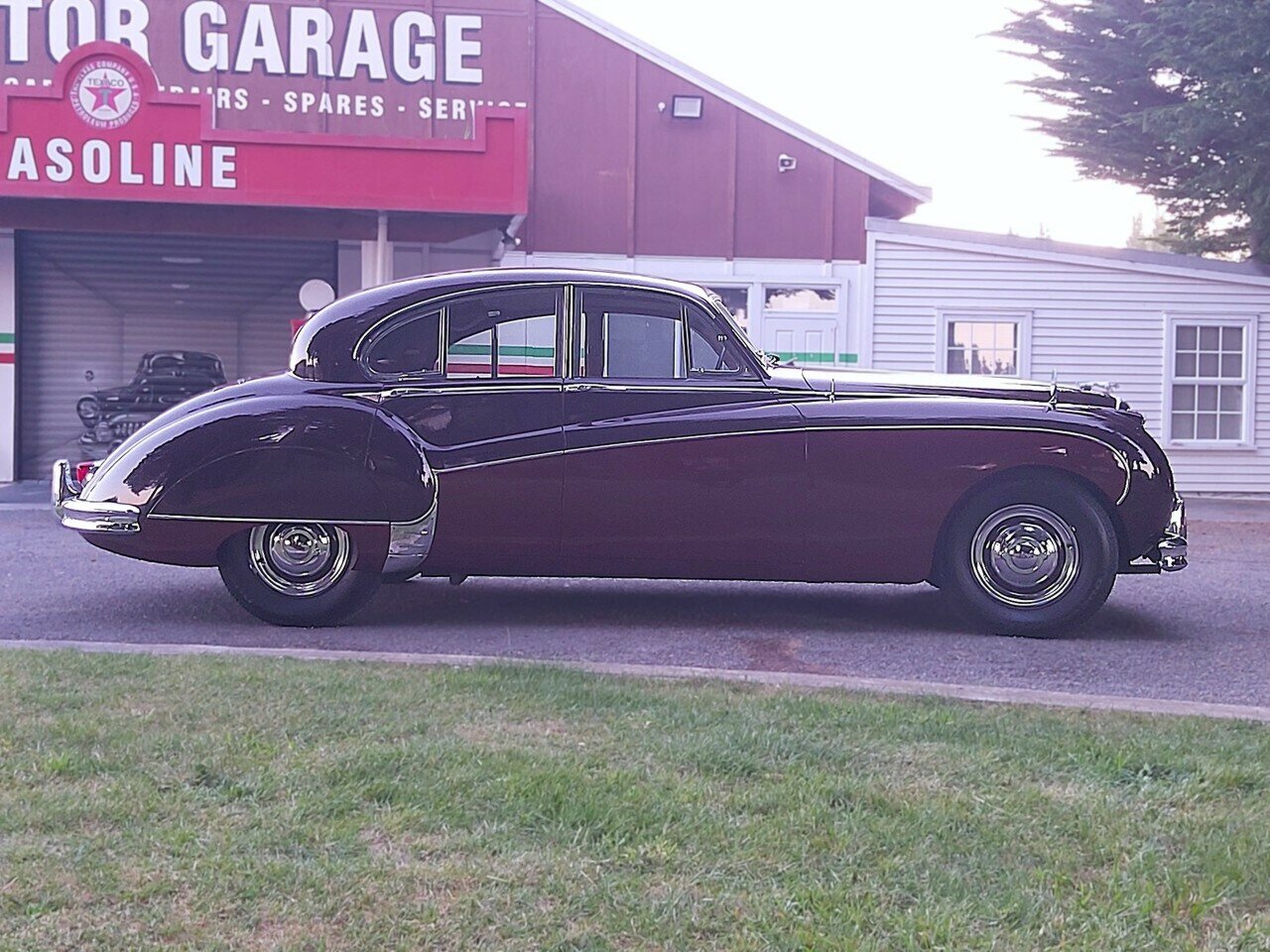 1958 JAGUAR MARK VIII SEDAN