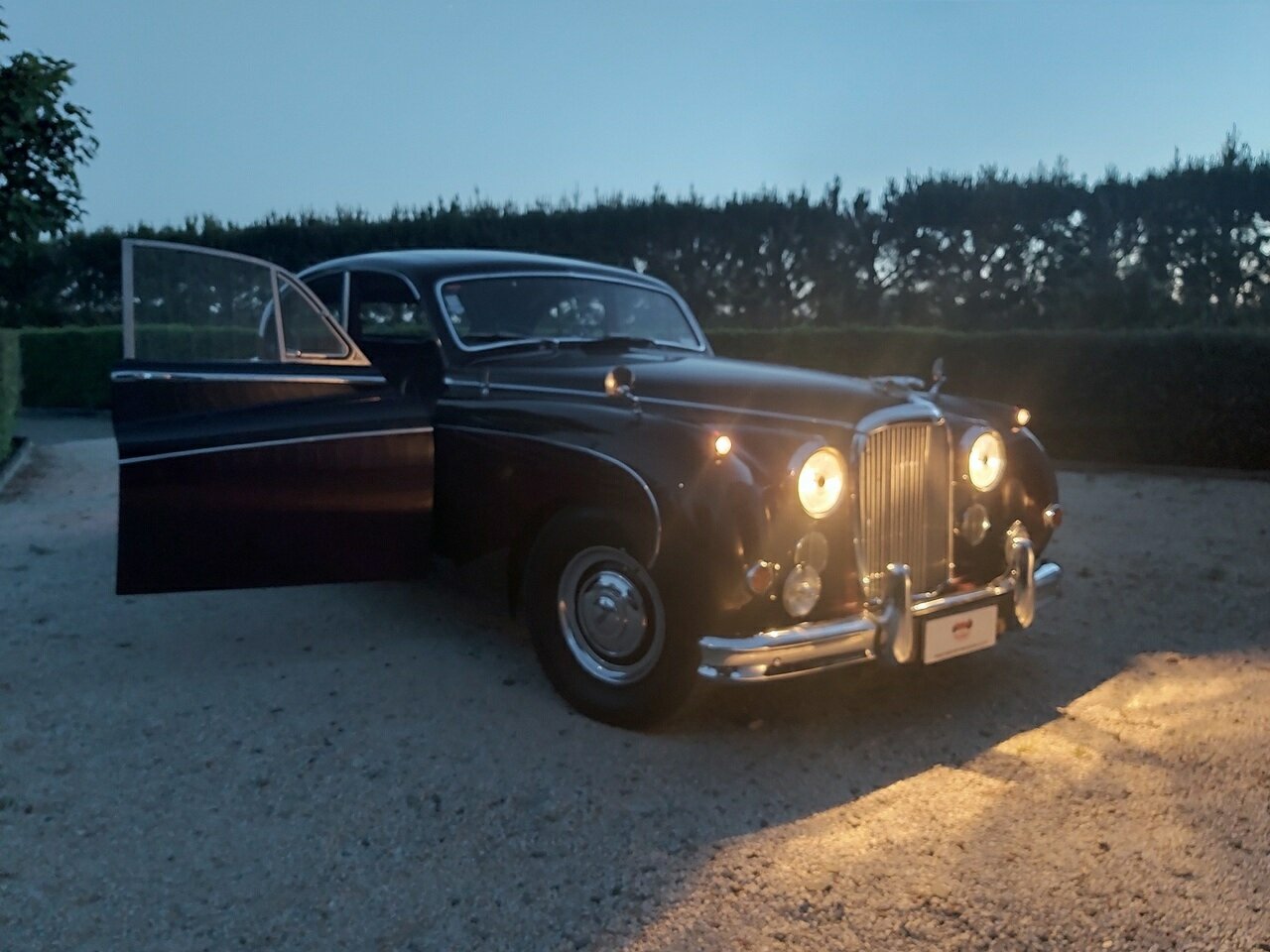 1958 JAGUAR MARK VIII SEDAN