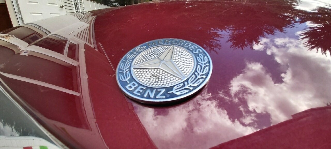 1988 MERCEDES-BENZ 500 SL AUTOMATIC COUPE