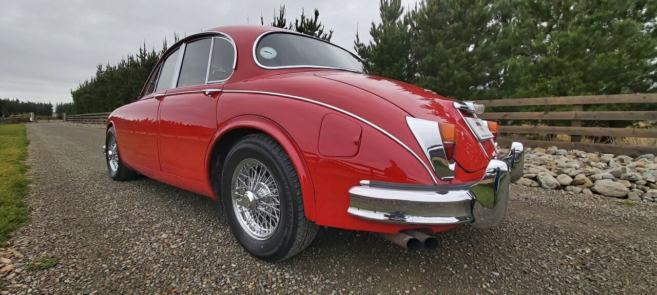 1961 JAGUAR MK II 3.8 4 SP MAN + OVERDRIVE 4D SEDAN