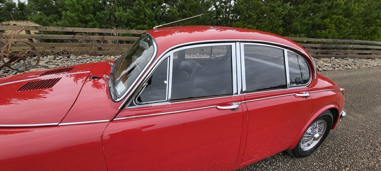 1961 JAGUAR MK II 3.8 4 SP MAN + OVERDRIVE 4D SEDAN