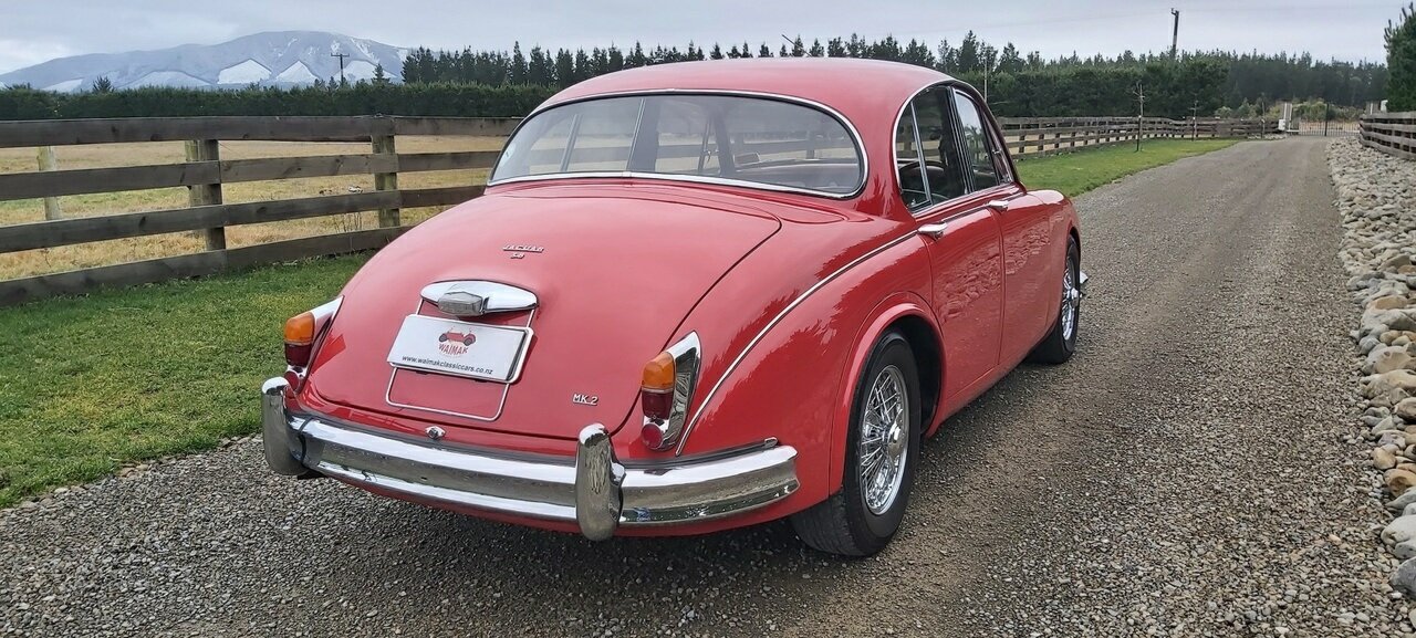 1961 JAGUAR MK II 3.8 4 SP MAN + OVERDRIVE 4D SEDAN