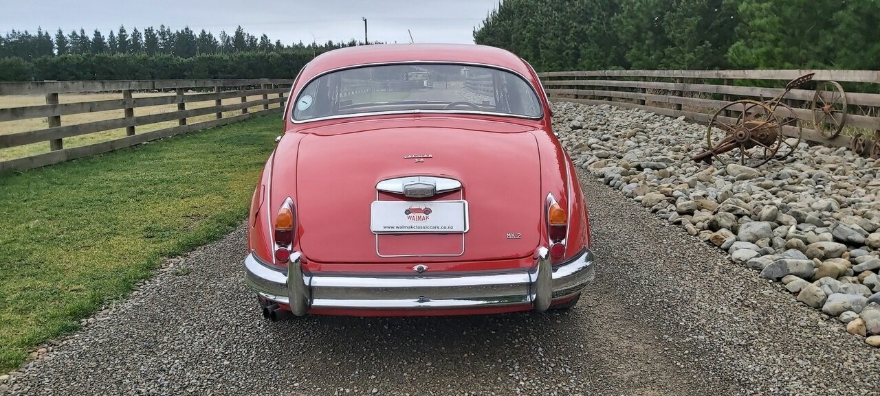 1961 JAGUAR MK II 3.8 4 SP MAN + OVERDRIVE 4D SEDAN