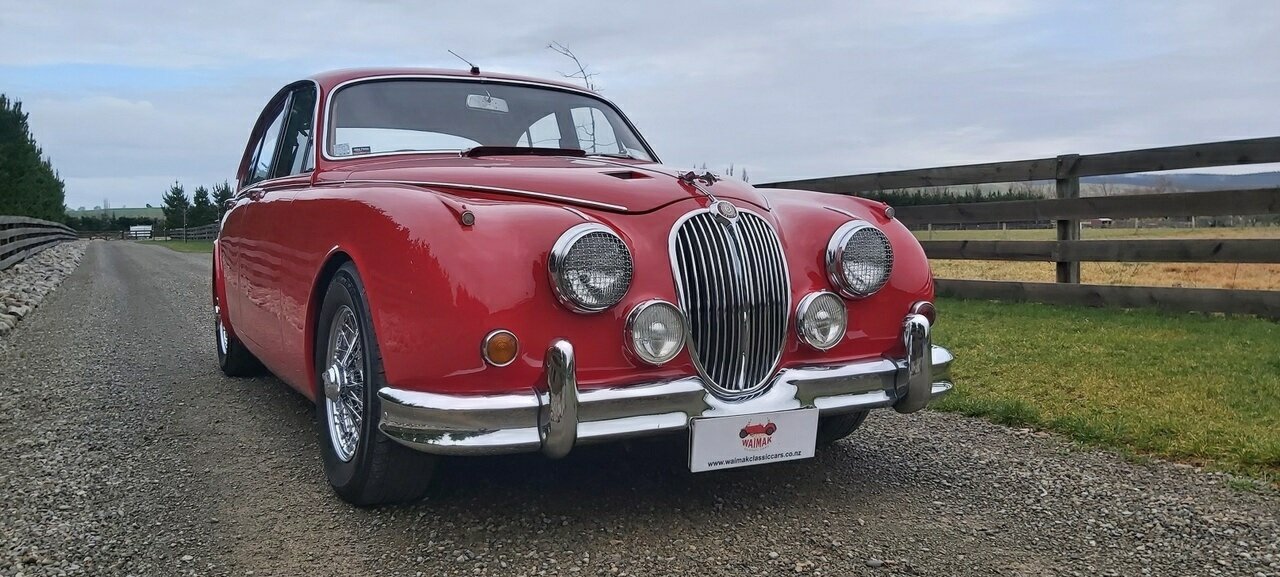1961 JAGUAR MK II 3.8 4 SP MAN + OVERDRIVE 4D SEDAN