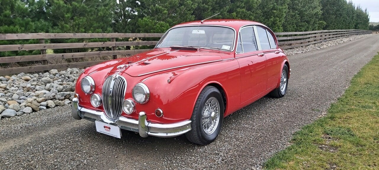 1961 JAGUAR MK II 3.8 4 SP MAN + OVERDRIVE 4D SEDAN