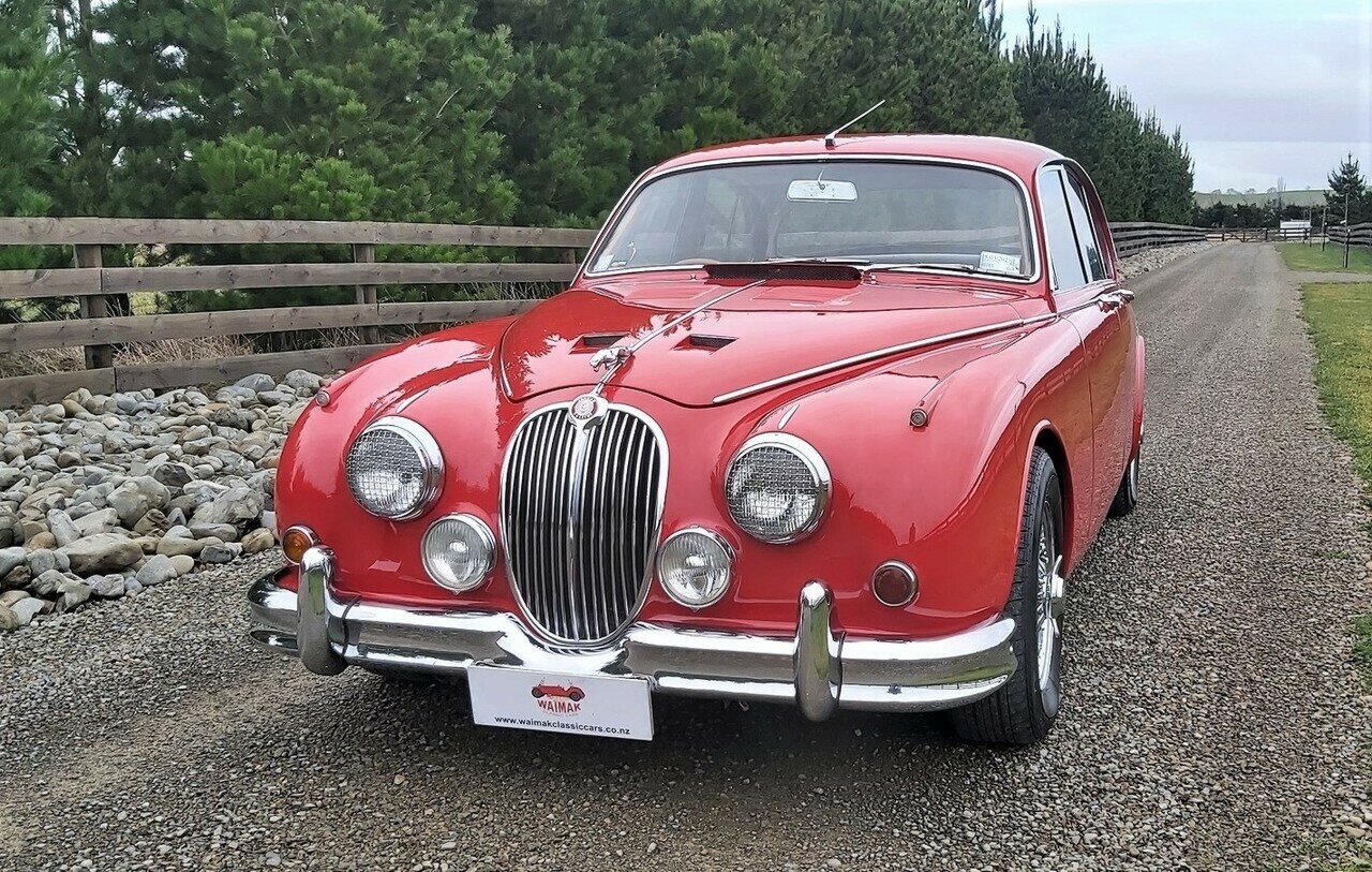 1961 JAGUAR MK II 3.8 4 SP MAN + OVERDRIVE 4D SEDAN
