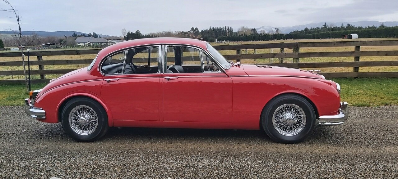 1961 JAGUAR MK II 3.8 4 SP MAN + OVERDRIVE 4D SEDAN