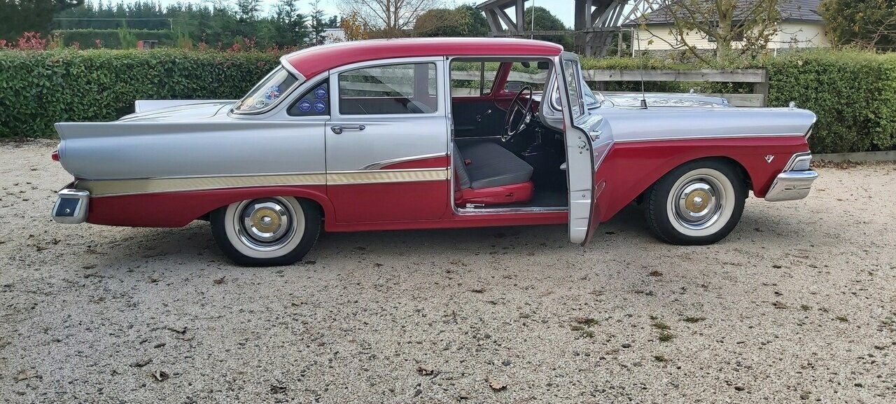 1958 FORD CUSTOM 300 AUTOMATIC SEDAN