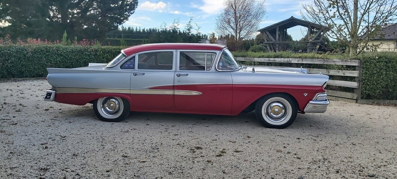 1958 FORD CUSTOM 300 AUTOMATIC SEDAN