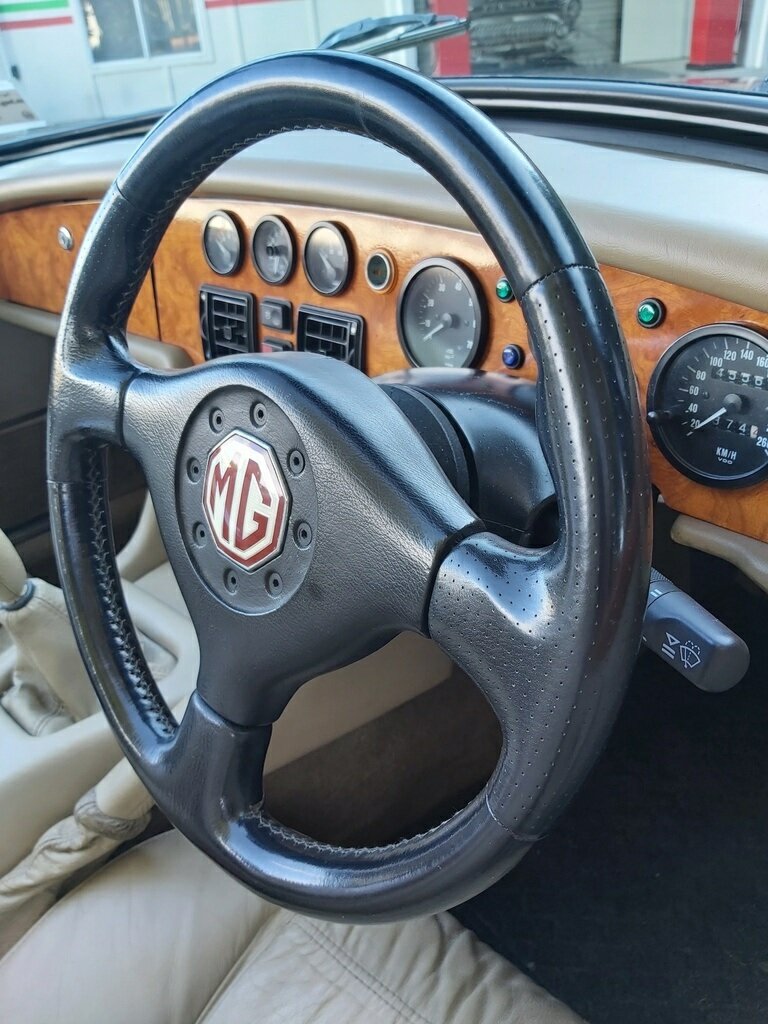 1994 MG RV8 ROADSTER