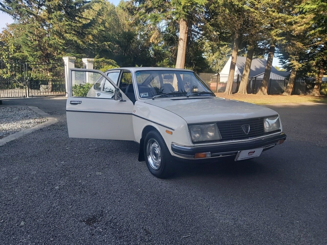 1977 LANCIA BETA 2000 5 SP MANUAL 4D SEDAN