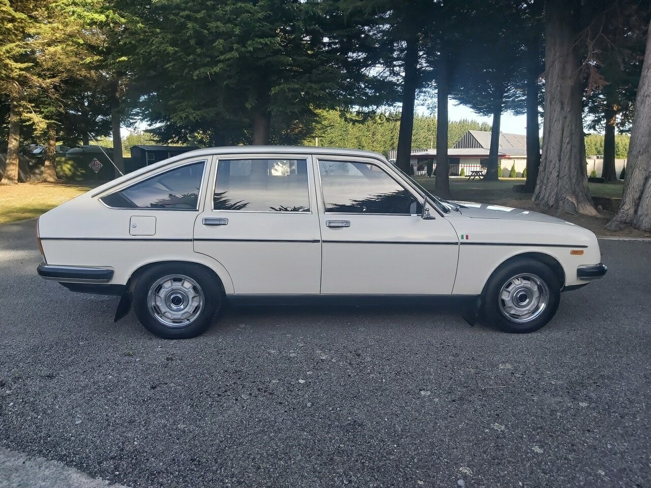 1977 LANCIA BETA 2000 5 SP MANUAL 4D SEDAN