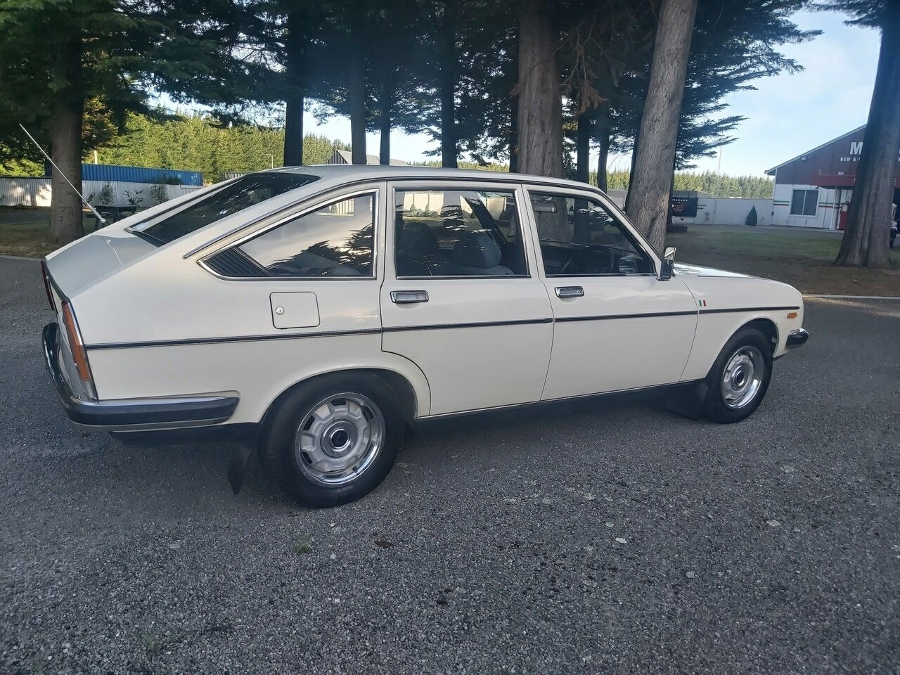 1977 LANCIA BETA 2000 5 SP MANUAL 4D SEDAN