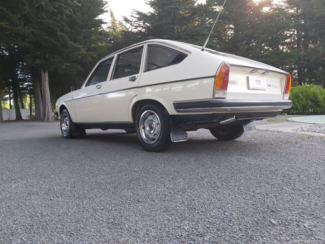 1977 LANCIA BETA 2000 5 SP MANUAL 4D SEDAN