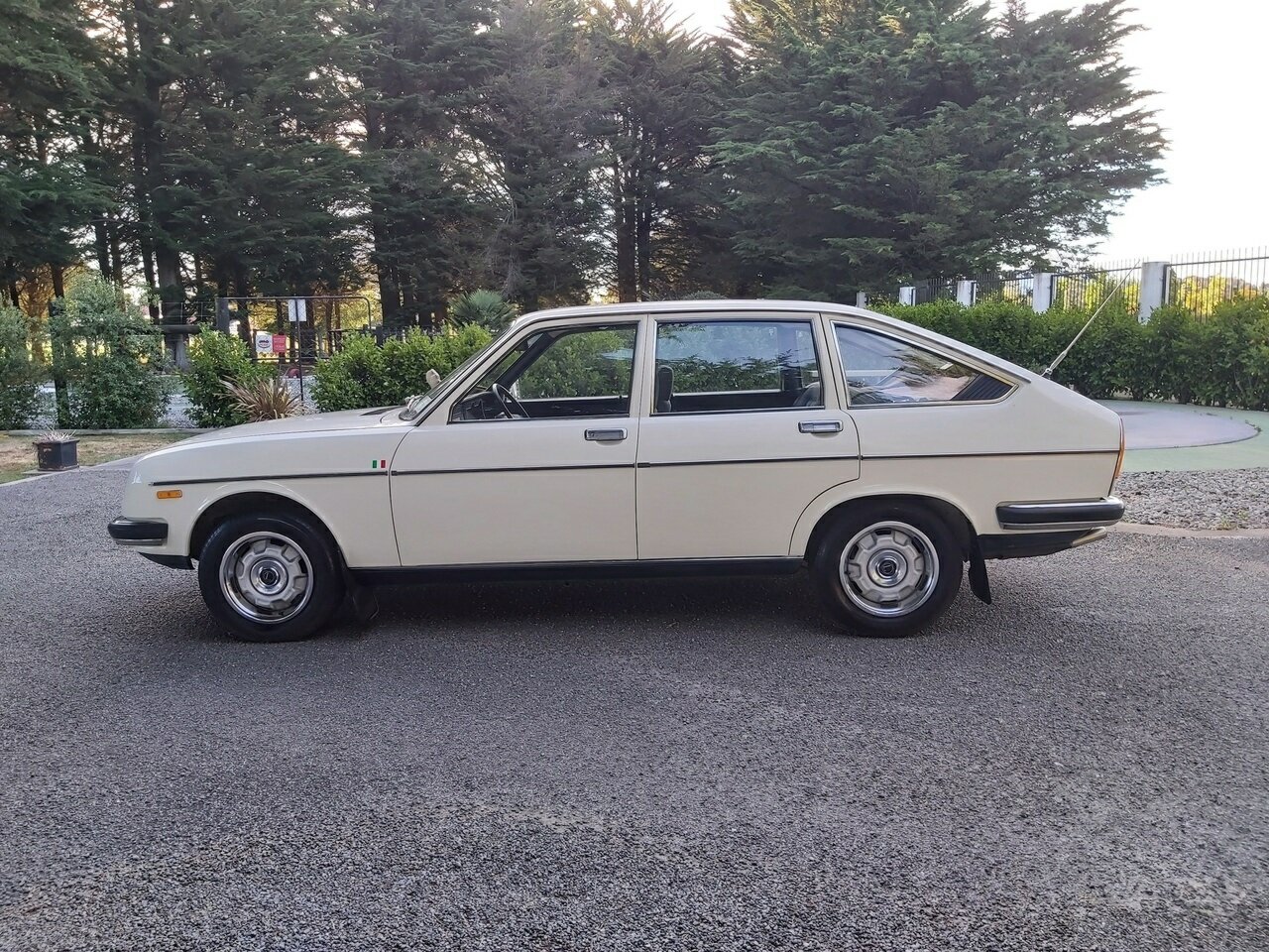 1977 LANCIA BETA 2000 5 SP MANUAL 4D SEDAN