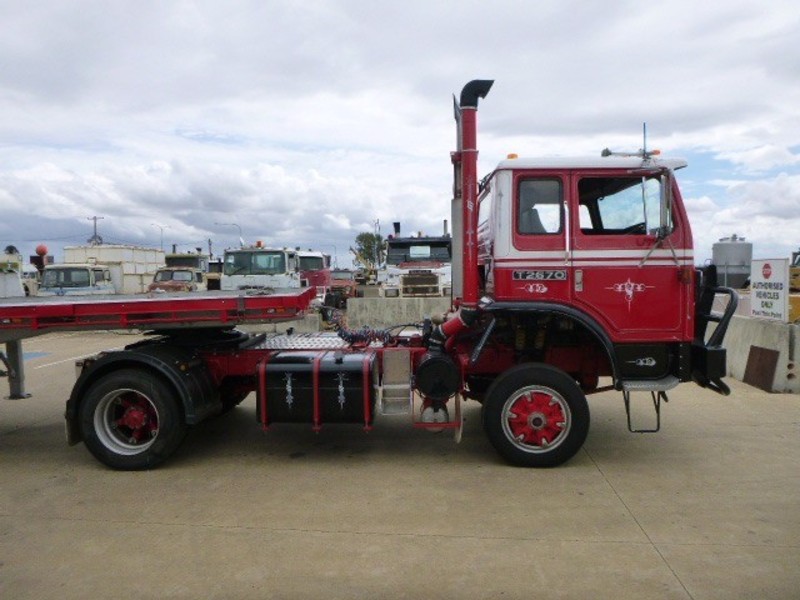 1988 INTERNATIONAL Acco T2670 T Line 2670 Acco T2670 Truck