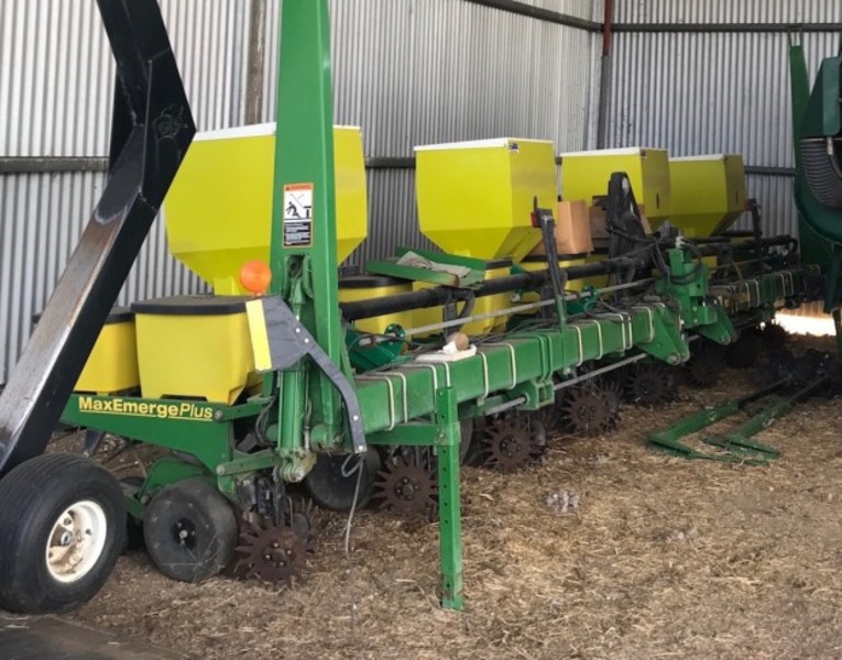 JOHN DEERE 1700 Planters