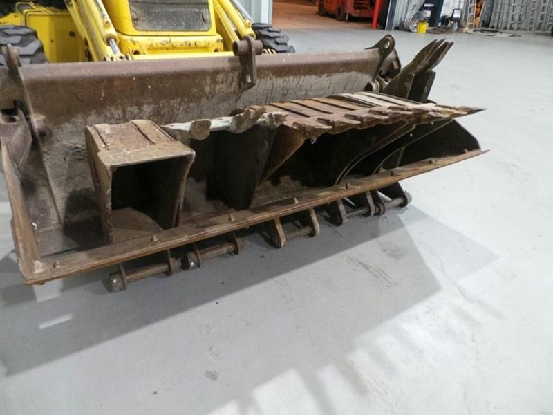 2003 NEW HOLLAND LB90