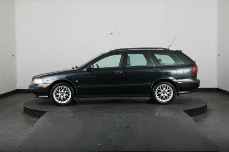 1999 VOLVO V40 T4 SE
