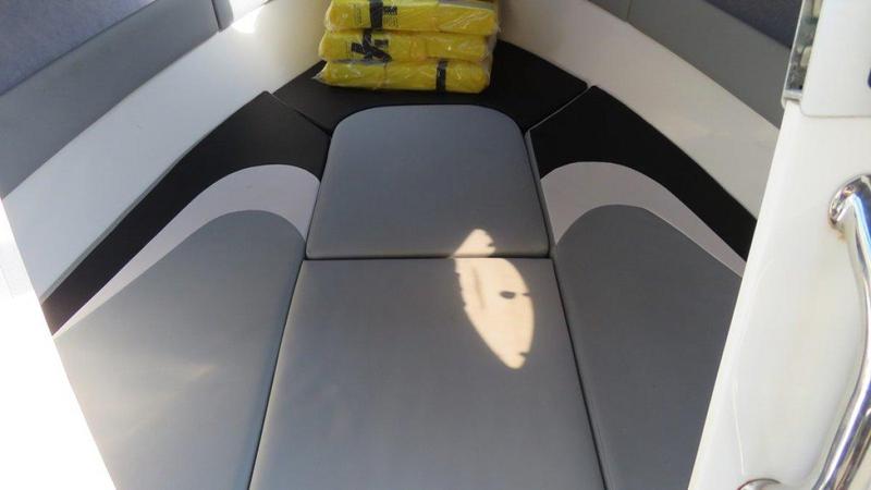 Tournament 2000 Bluewater EXCELLENT DECK SPACE, RIDE AND QUALITY BUILD