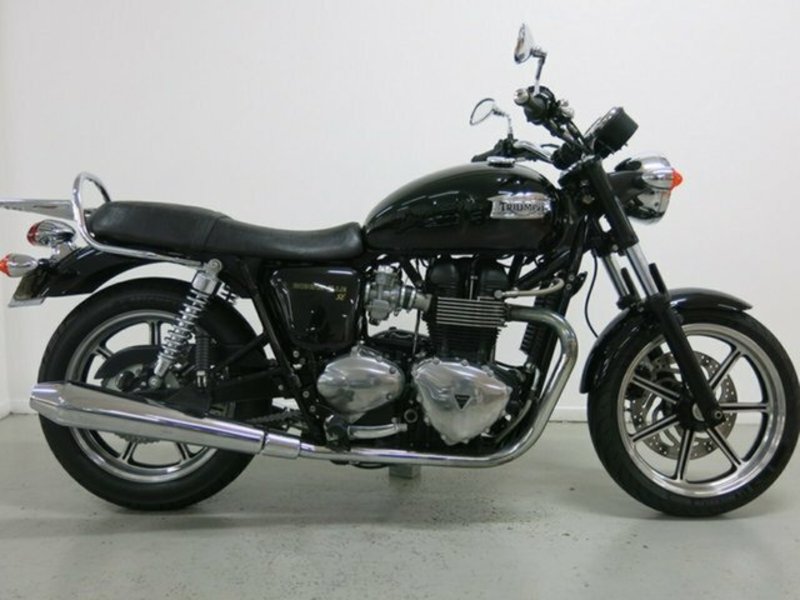 2011 TRIUMPH Bonneville SE