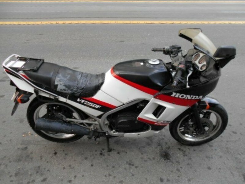 1985 HONDA 250CC VT250F