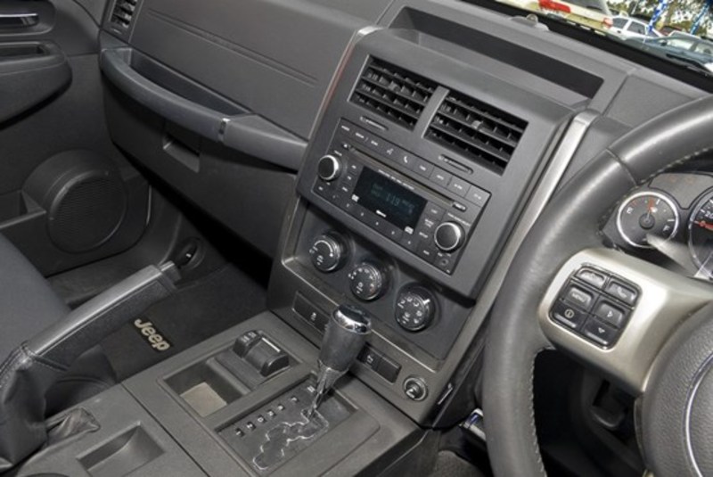 2010 JEEP CHEROKEE SPORT KK