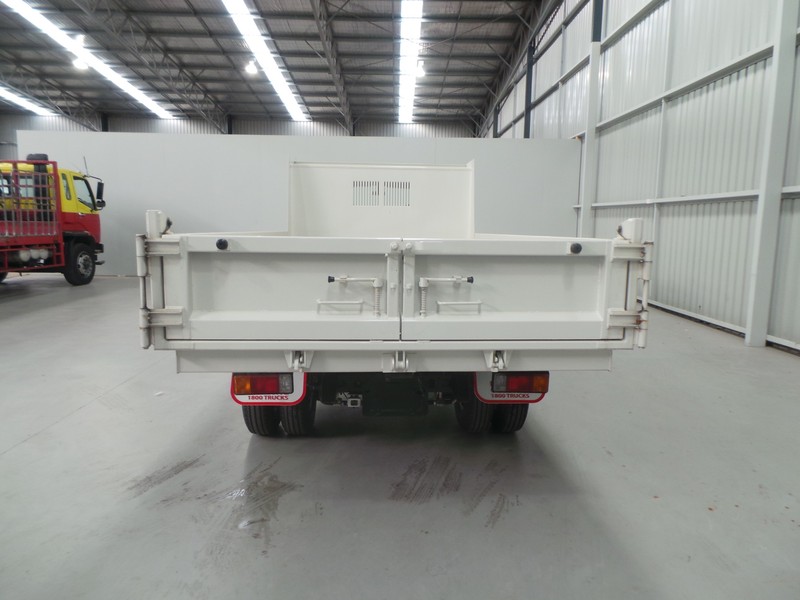 2016 HINO 717 - 300 Series 717 - 300 Series Truck