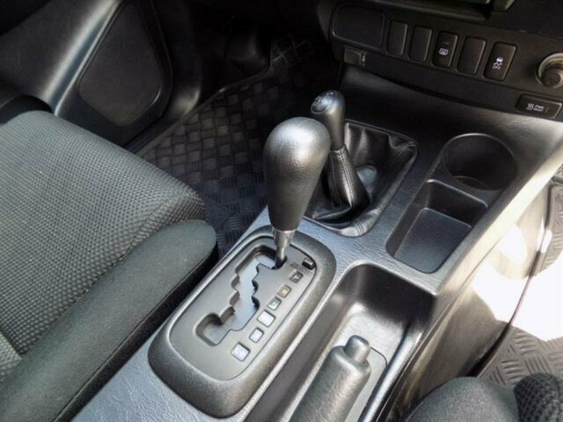 2015 TOYOTA HILUX SR5 (4x4) KUN26R MY14