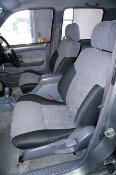 2004 TOYOTA HILUX SR5 (4x4) VZN167R