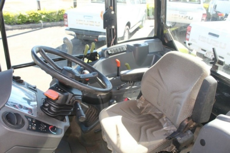 Claas AXOS 330 Tractor