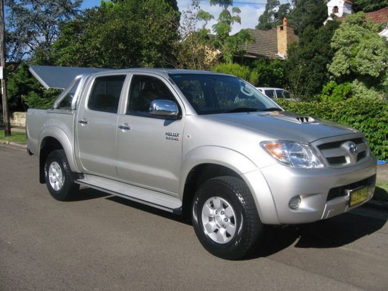 2005 TOYOTA HILUX SR5 (4x4) KUN26R
