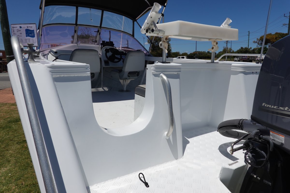 2011 HORIZON 485 SUNRUNNER RUNABOUT