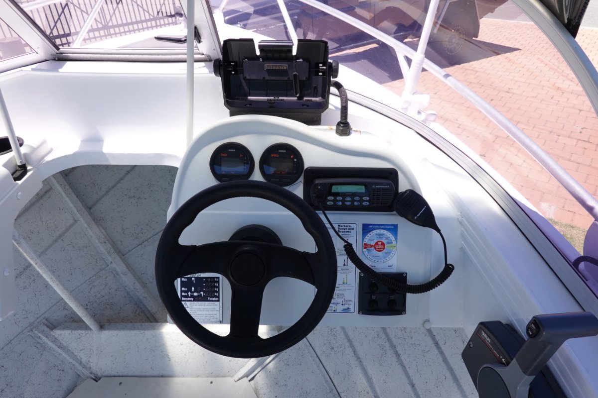 2011 HORIZON 485 SUNRUNNER RUNABOUT