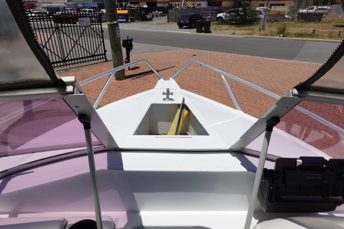 2011 HORIZON 485 SUNRUNNER RUNABOUT