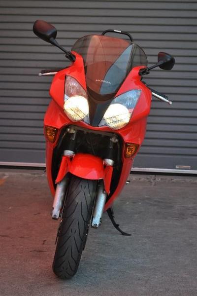 2005 HONDA VFR800FI