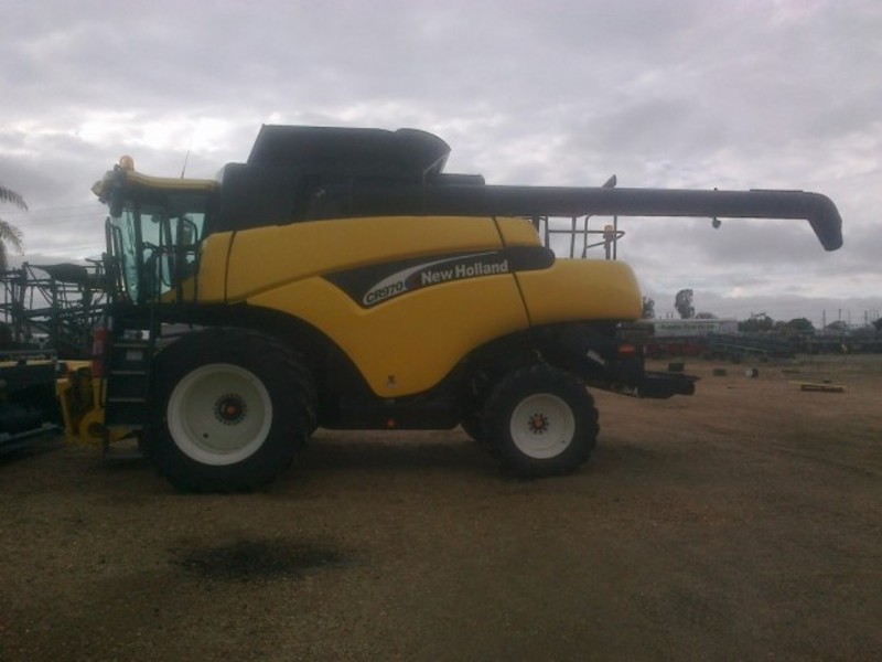 2004 NEW HOLLAND CR970 CR970 HarvesterHeader