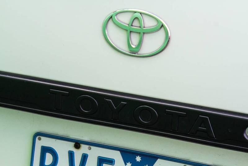 2002 TOYOTA HIACE RZH113R