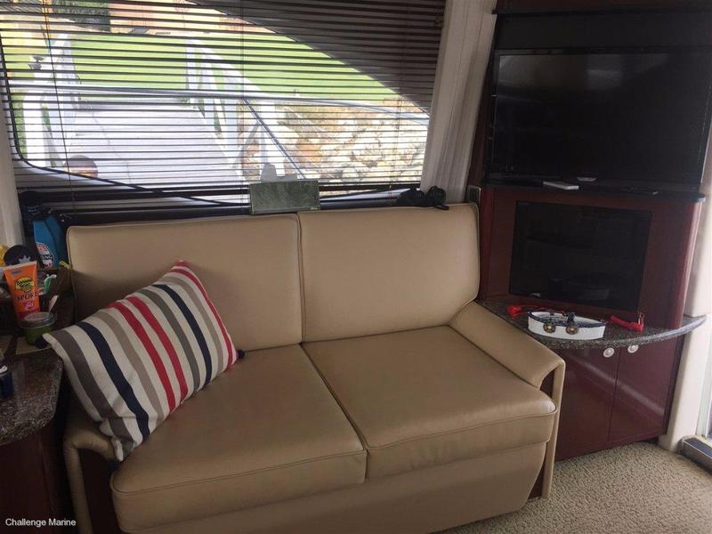 Sea Ray 44 Sedan Bridge Big volume live aboard resort style living