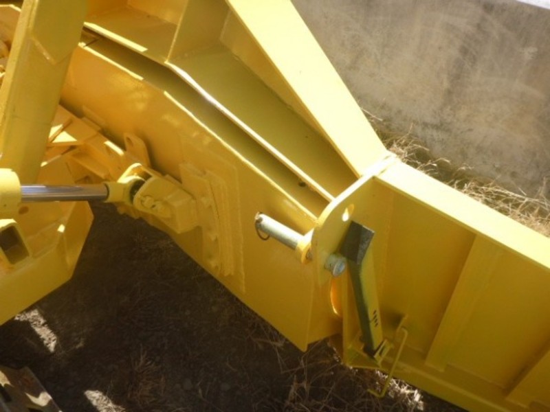 2007 East Wind Farmboss Dozer