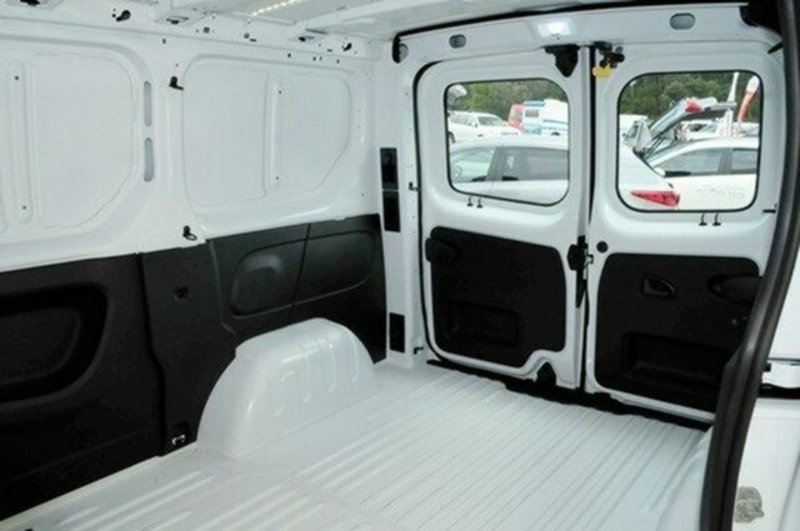 2016 RENAULT TRAFIC 103KW Low Roof SWB X82