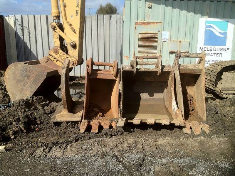 2001 CATERPILLER EXCAVATOR 330BL