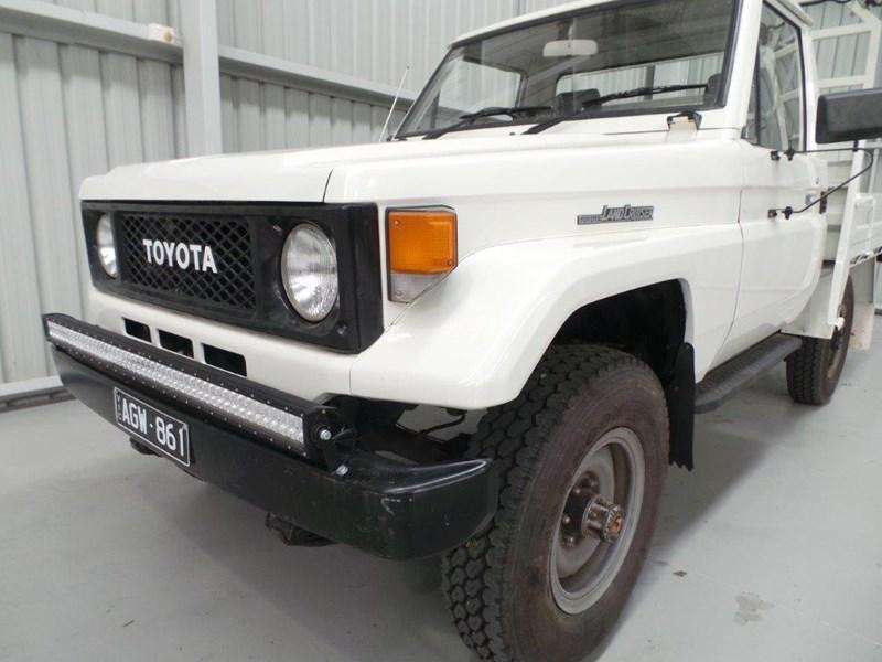 1985 TOYOTA LAND CRUISER HJ75 TRAY TRUCK