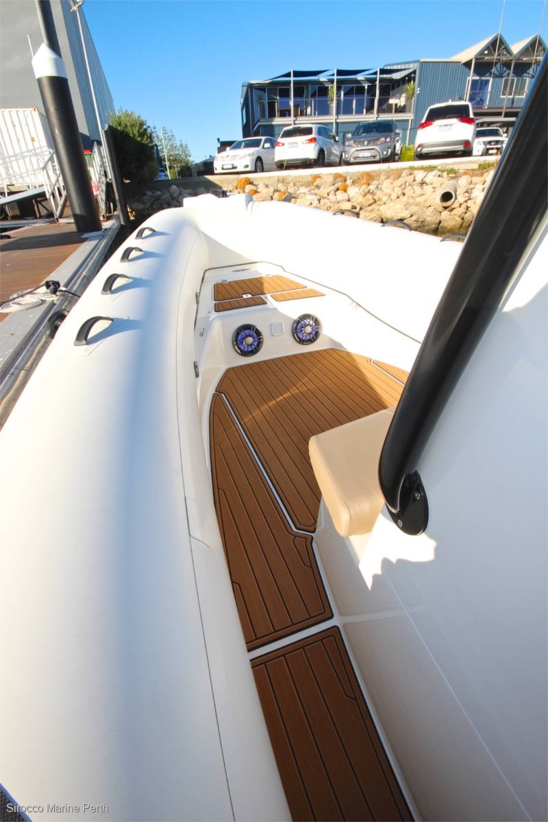 2019 BRIG NAVIGATOR 730 CENTRE