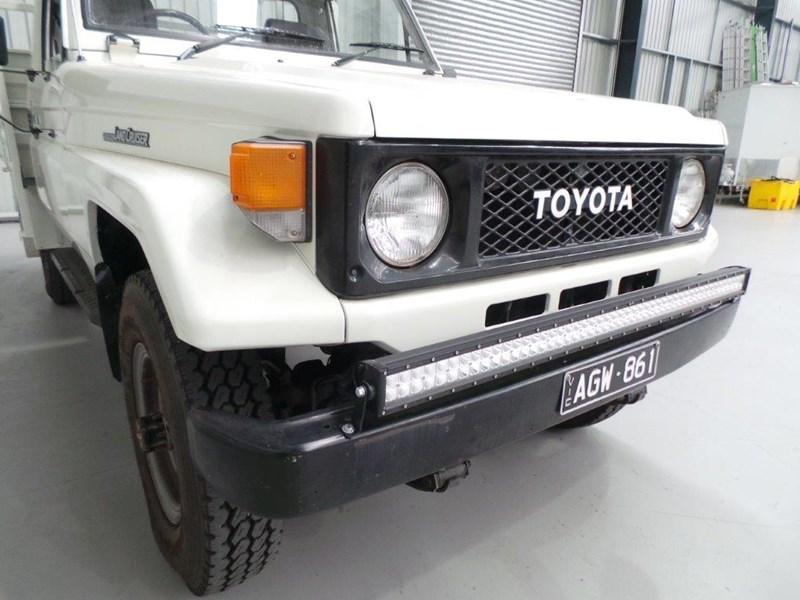 1985 TOYOTA LAND CRUISER HJ75 TRAY TRUCK
