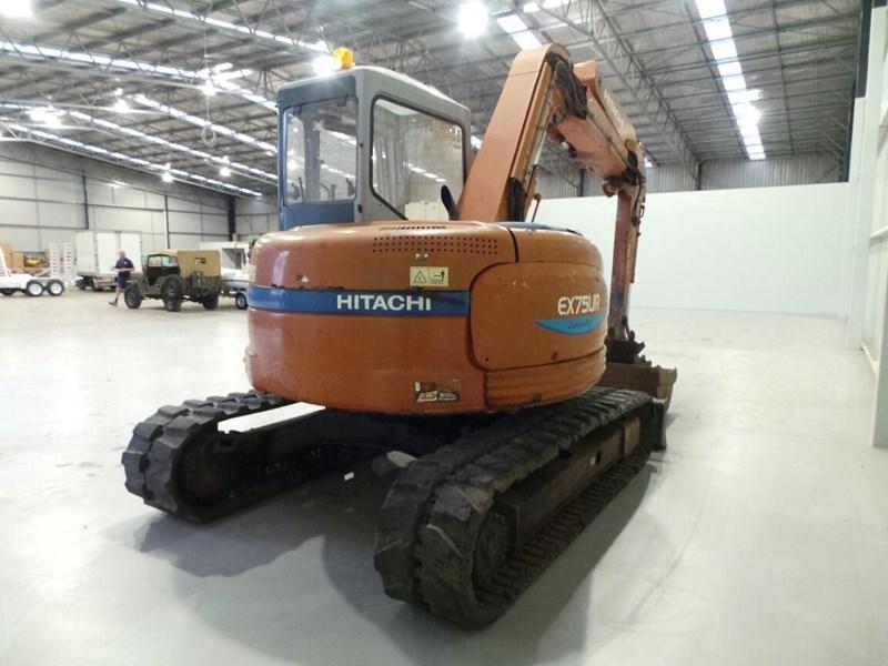 2001 HITACHI EX75UR