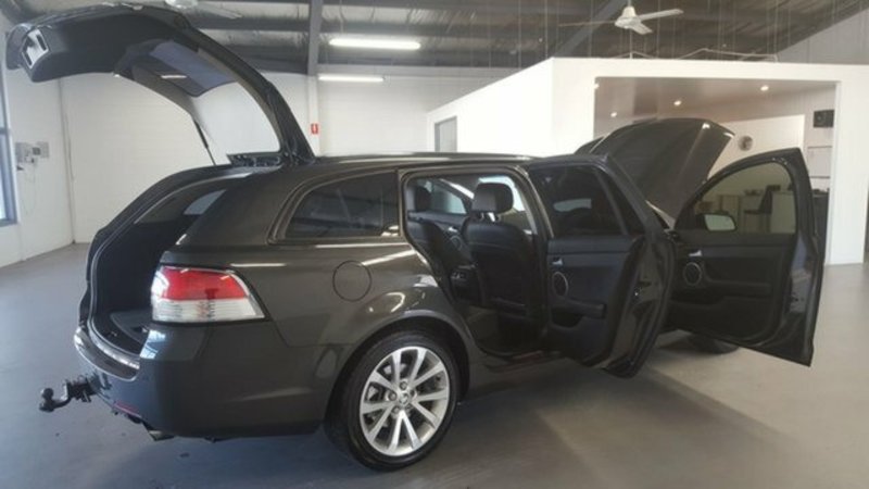 2010 HOLDEN CALAIS V VE MY10