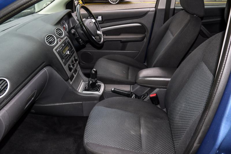 2005 FORD FOCUS LS