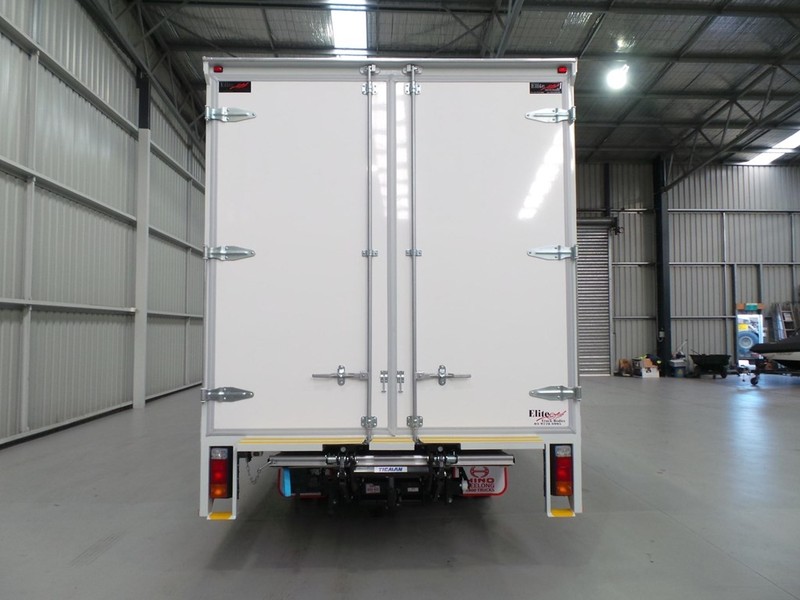 2016 HINO 616 - 300 Series 616 - 300 Series Truck